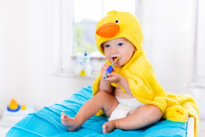 Zähne putzen bei Babys